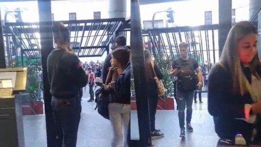 Alerta en la UADE: cerró sus puertas por inconvenientes con los manifestantes