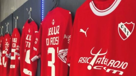 Exjugadores de Independiente comenzarán la subasta de camisetas para donar dinero al club