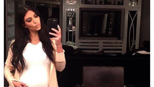 #EsViral La selfie de Kim Kardashian completamente desnuda y embarazada