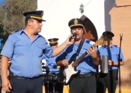 Policía ATR: la banda policial cantó un hitazo de La Konga