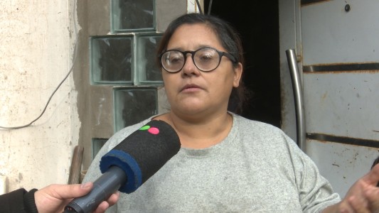 Se incendió una vivienda en Bahía Blanca: "Pusimos un colchón para que los chicos salten desde el primer piso"