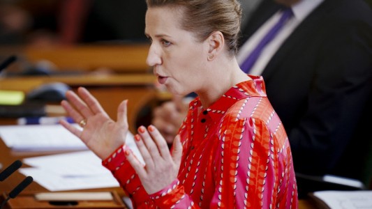 Premier danesa leyó un discurso hecho con inteligencia artificial