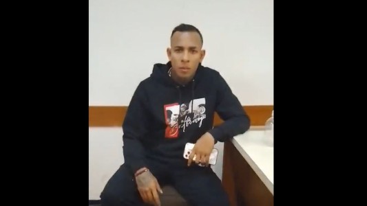 Sebastián Villa envió un saludo desde el juzgado, en pleno juicio por violencia de género