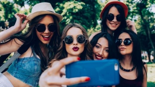 Promulgaron ley que regula la actividad de los "influencers" en Francia