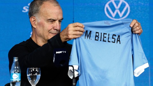 Con dos ausencias históricas, Bielsa presentó su primera lista en Uruguay