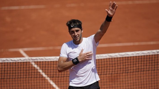 Emoción en Roland Garros: el tenista argentino que clasificó a octavos por primera vez en su carrera y se lo dedicó a sus abuelos