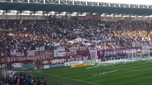 Barras de Lanús golpearon en la tribuna a los hinchas: el club y la AFA deberán indemnizarlos