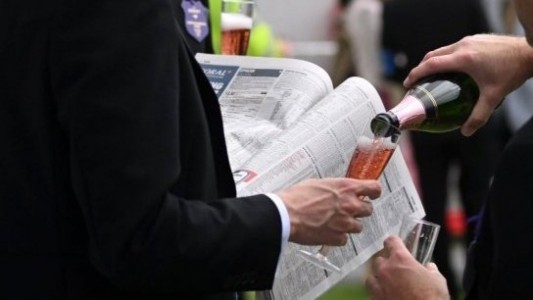 Al menos 16 personas murieron en Rusia tras consumir sidra adulterada