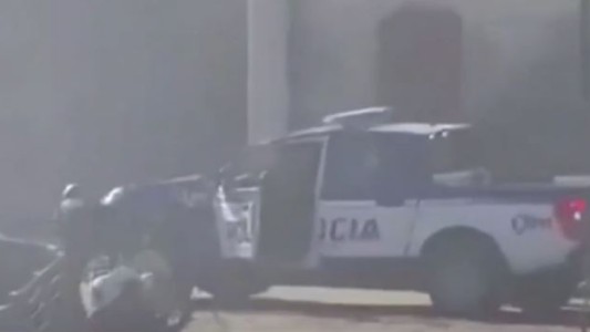 Córdoba: la policía detuvo a delincuentes tras una extensa persecución que atravesó avenidas, plazas y terrenos baldíos