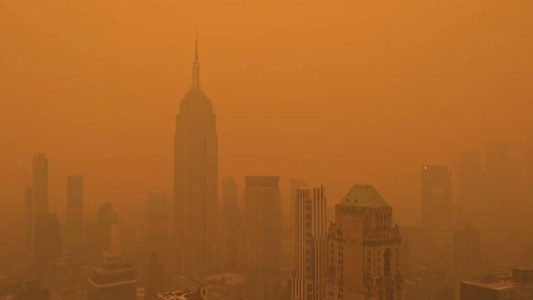 El cielo de Nueva York se tiñó de naranja por los incendios forestales en Canadá