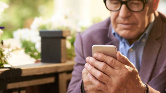 Lanzan una app con eventos y actividades para personas mayores de 60 años