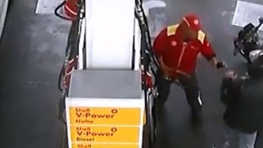 Santa Fe: fue a robar a una estación de servicio con un arma de juguete y lo detuvieron a trompadas