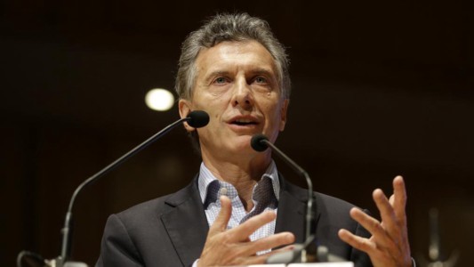 Macri pide a los jugadores de Boca y River no repetir "el espectáculo bochornoso del primer clásico"
