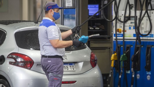 Aumento en la nafta: se rompería el acuerdo y el incremento superaría el 4%