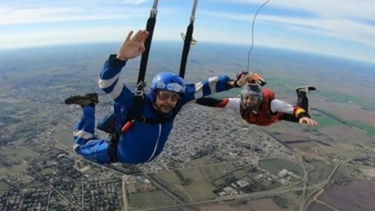 Lobos: se lanzó con paracaídas, no se le abrió en forma correcta, cayó y murió