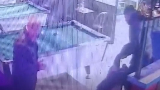 No quiso pagar lo que tomó y el dueño del bar lo mató a balazos