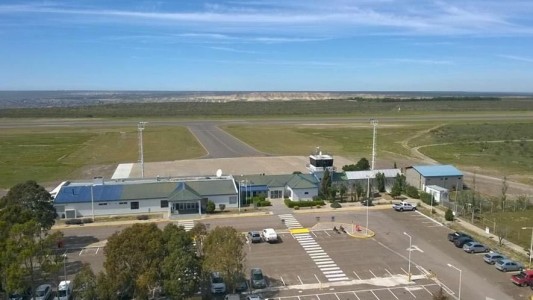 Detuvieron a un pasajero que bromeó diciendo que llevaba una bomba y provocó el desalojo del aeropuerto