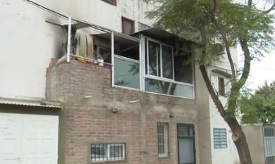 Un hombre resultó quemado tras salvar a su familia de un incendio