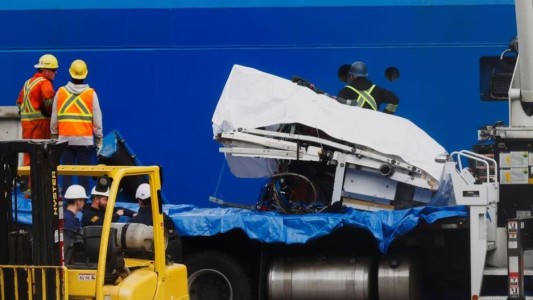 Hallaron "presuntos restos humanos" entre las partes recuperadas del sumergible Titán