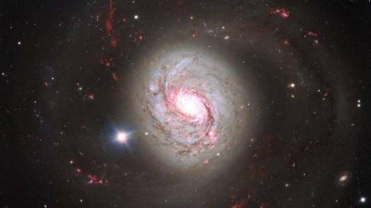 Una red de telescopios detectan por primera vez un ruido de fondo cósmico