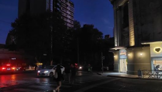 Una falla en la distribuidora nacional de energía dejó sin electricidad a Rosario y a la región
