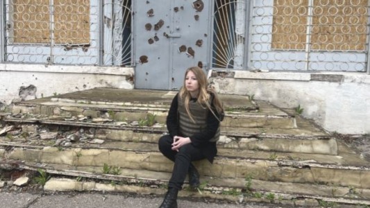 La escritora ucraniana Victoria Amelina resultó gravemente herida en un ataque con misiles en Kramatorsk