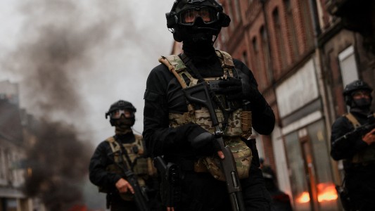 Francia desplegará 45 mil policías ante los disturbios por la muerte de un adolescente