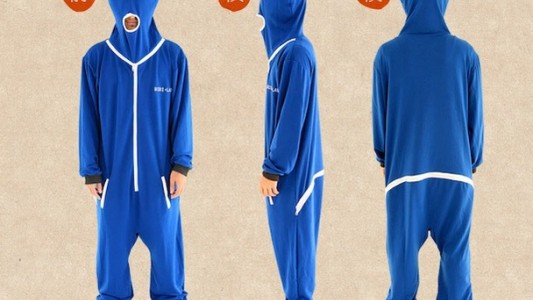 Diseñan un traje para amantes de la fiaca