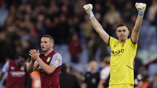 Dibu Martínez en la mira del Manchester United y el Chelsea