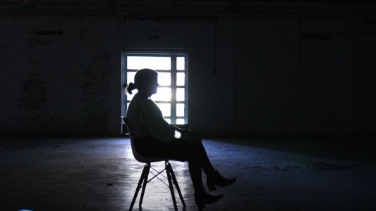 "Mis papás me abandonaron": cuatro historias de chicos que salieron adelante tras el olvido de sus familias biológicas