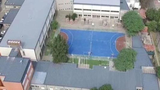 Denuncian a un directivo de una escuela por golpear y agredir a alumnos en Córdoba