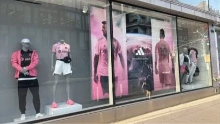 Messi revoluciona la MLS: primeras fotos con la ropa de Inter Miami en las calles de Estados Unidos