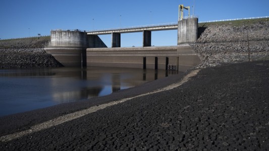 Argentina le ofreció un buque con cisterna a Uruguay para hacer frente a la falta de agua