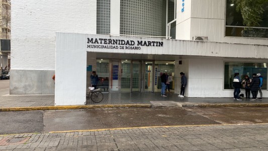 Horror en Rosario: dio a luz a su bebé en un baño y la intentó matar a puñaladas