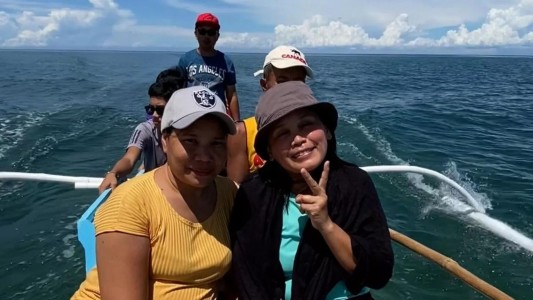 Pez volador y mechero: le "robó" el celular a una turista - #FlashChat