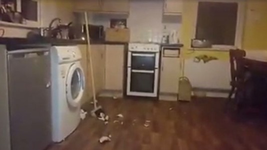 Asegura que su casa está embrujada y lo demuestra en un video