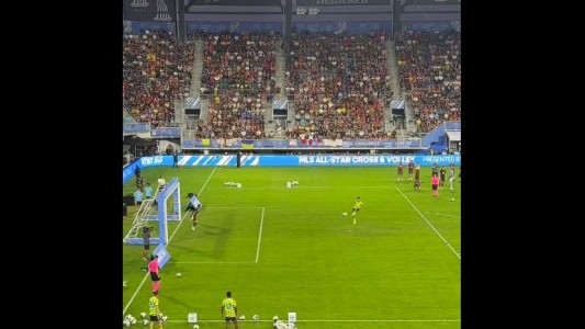 El papelón de una estrella del Arsenal en el All Star Game de la MLS: "Erró todas"