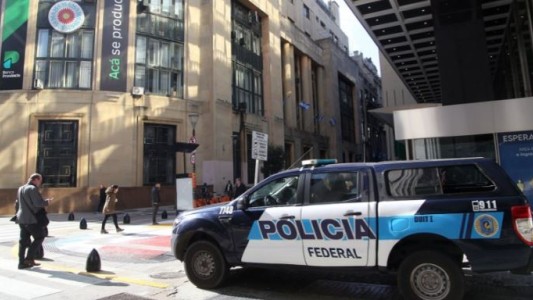 El Gobierno advirtió que seguirán los operativos en la City para frenar la venta de dólar blue