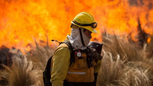 Le desvalijaron la casa a un bombero voluntario mientras luchaba contra el incendio en el cerro Uritorco