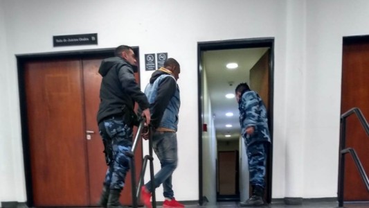 Tras decapitar y descuartizar a su pareja, quiso hacer creer que ella era víctima de una banda narco