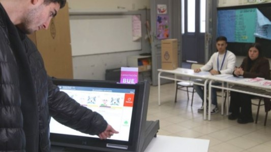 Habilitaron 150 lugares en CABA para que la gente practique el voto electrónico
