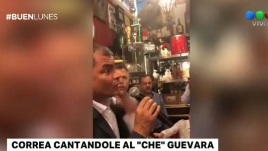 Rafael Correa le cantó al Che Guevara en una peña política