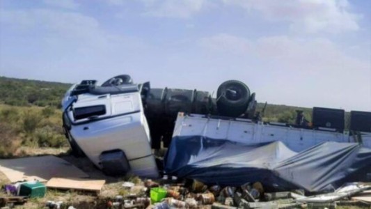 Un camionero murió tras quedarse sin frenos pero salvó a su hermano al hacerlo saltar del vehículo