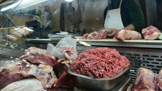 Inflación: los precios de la carne subieron hasta 20% por el "dólar maíz"