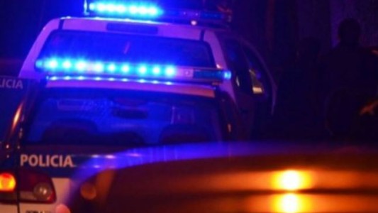 Detuvieron a un policía porteño por atropellar a una mujer con una moto robada y fugarse en Laferrere