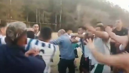 Video: Colectiveros de las líneas 50 y 80 terminaron a las trompadas en un picadito