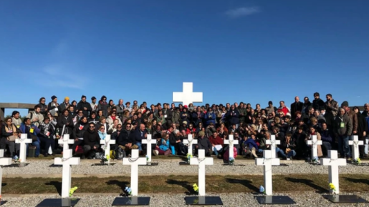 Macri recibirá esta tarde a los familiares de los soldados caídos en Malvinas