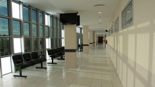 Investigan si un hombre mató a puñaladas a su madre de 83 años en Villa María