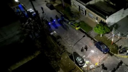 Crimen de Morena: furia de vecinos e incidentes con cinco policías heridos frente a la comisaría