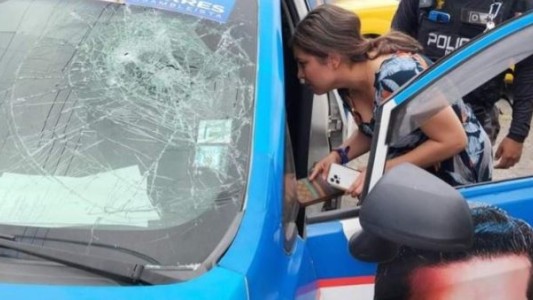 Sigue la violencia en Ecuador: una política fue atacada a balazos, pero se salvó de milagro